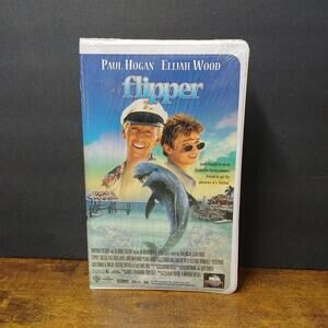NEW / SEALED Flipper Dolphin Movie, Paul Hogan & Elizah Wood, VHS Clamshell Case